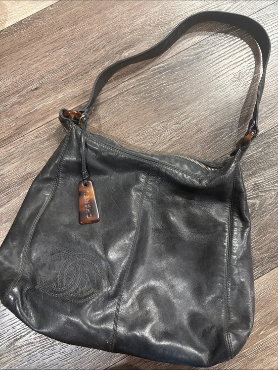 CHANEL Handbags - Vintage CHANEL Black Leather Shoulder Bag with Tortoiseshell Tag